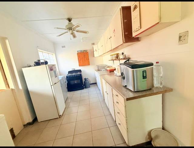 3 BEDROOM HOUSE FOR SALE IN VANDERBIJLPARK CE 2